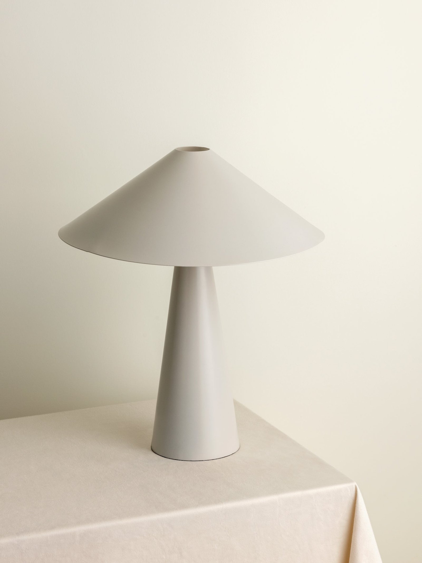 Orta - 1 light warm white cone table lamp - Image 5