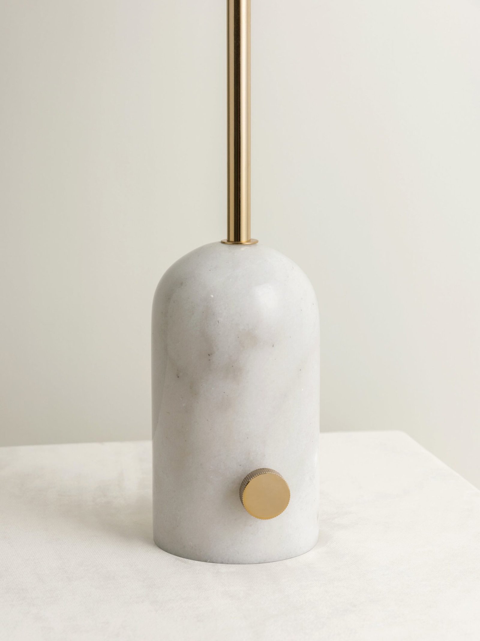 Penn - white marble and brass table lamp - Image 3