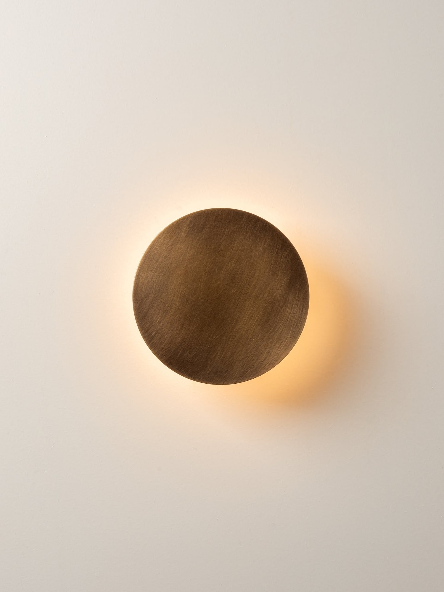 Santi - LED adjustable aged brass disc wall light - Image 3