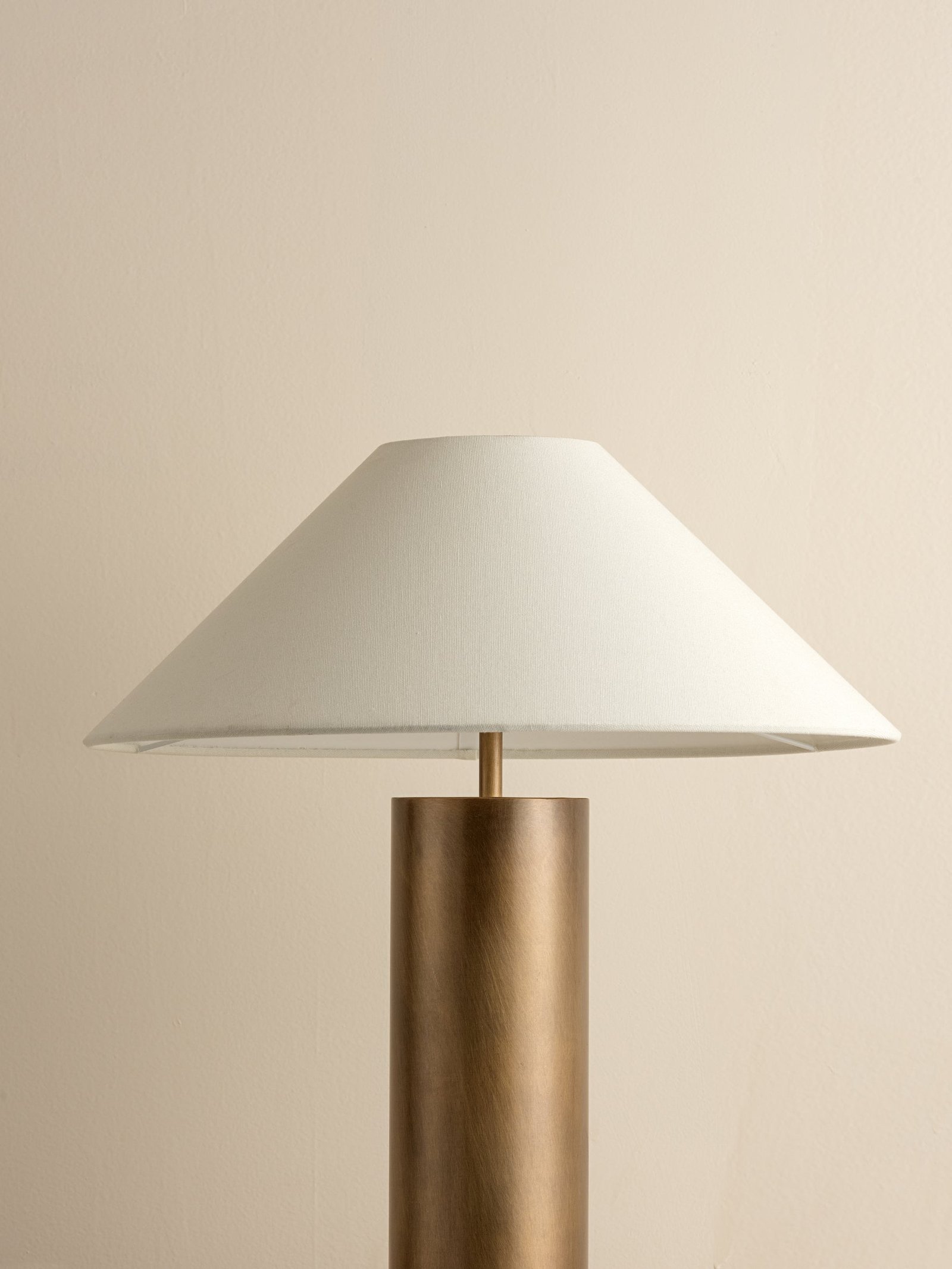 Bleeker - aged brass and linen table lamp - Image 5