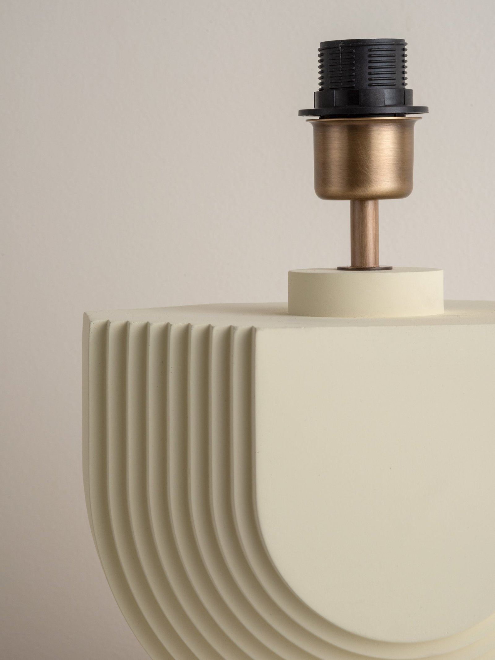 Editions concrete lamp with + aged brass shade - Image 6