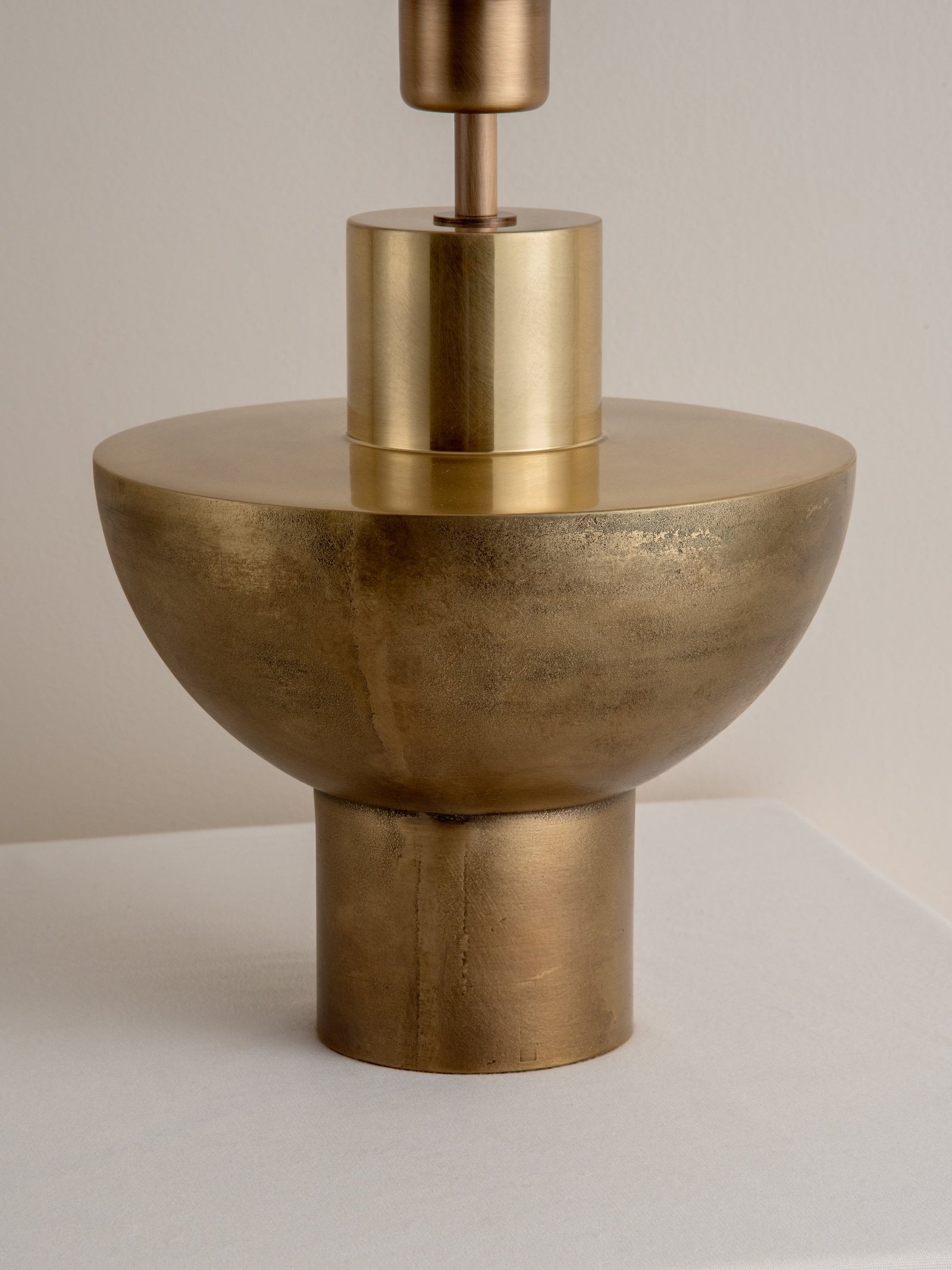 Editions brass lamp with + plaster shade - Image 3