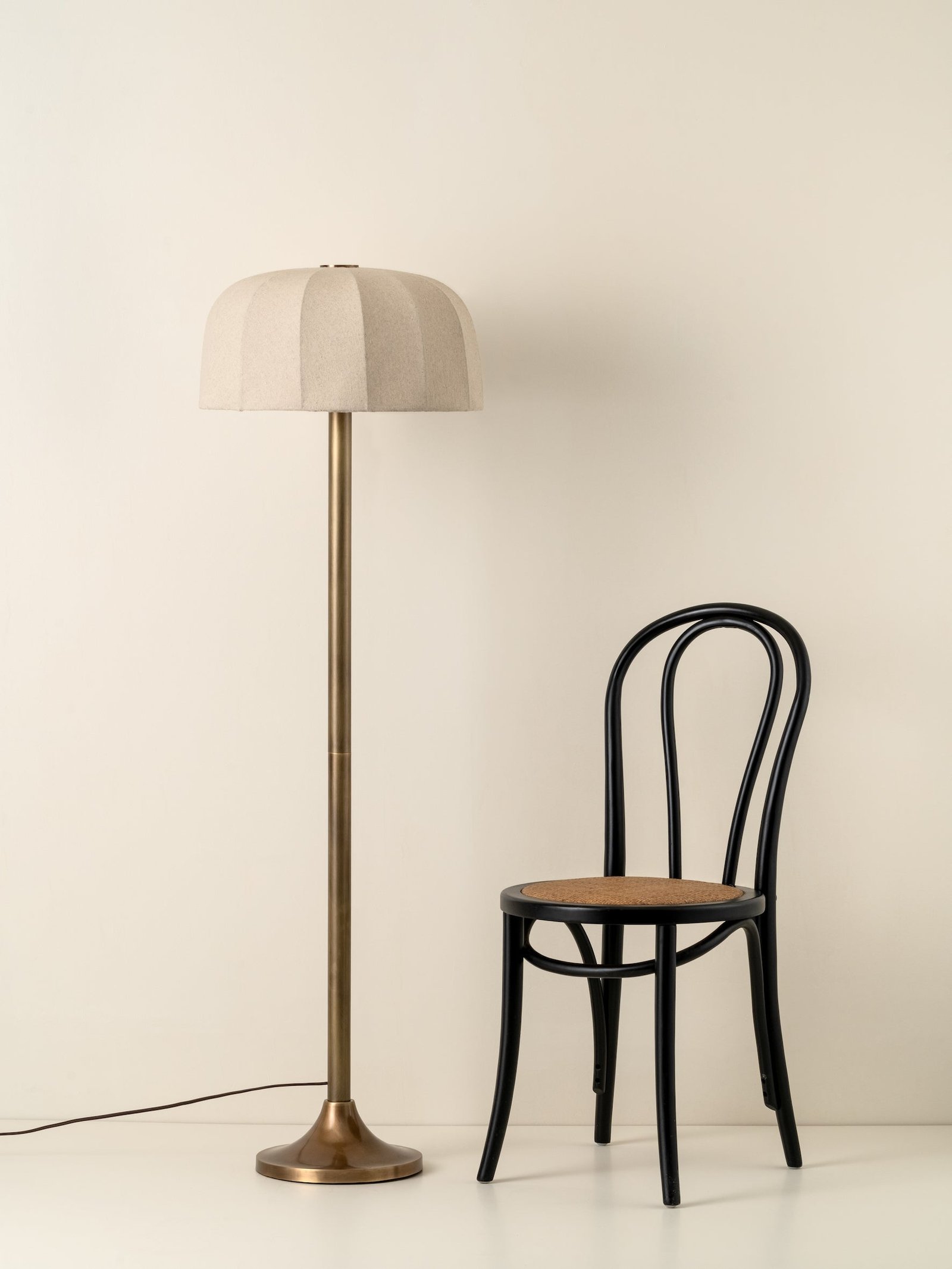 Ottino - aged brass and linen floor lamp - Image 3